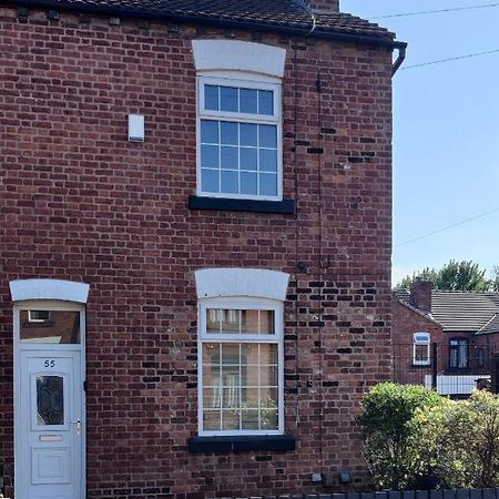 Villa Victorian Semi Detached House Behind The High Street Newton-le-Willows Exterior foto