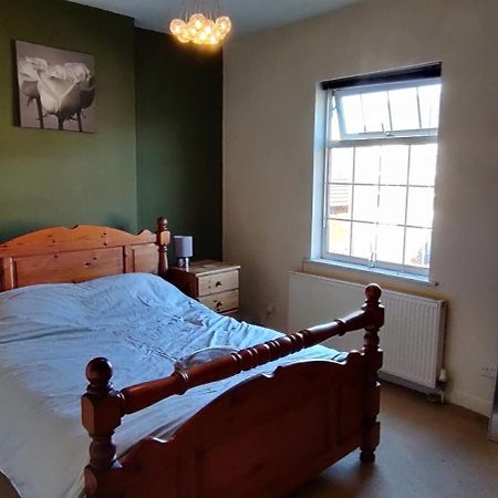 Villa Victorian Semi Detached House Behind The High Street Newton-le-Willows Exterior foto